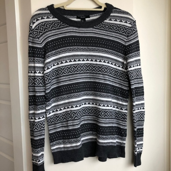 Forever 21 Sweaters - Forever 21 Grey Aztec LS Sweater Small D49